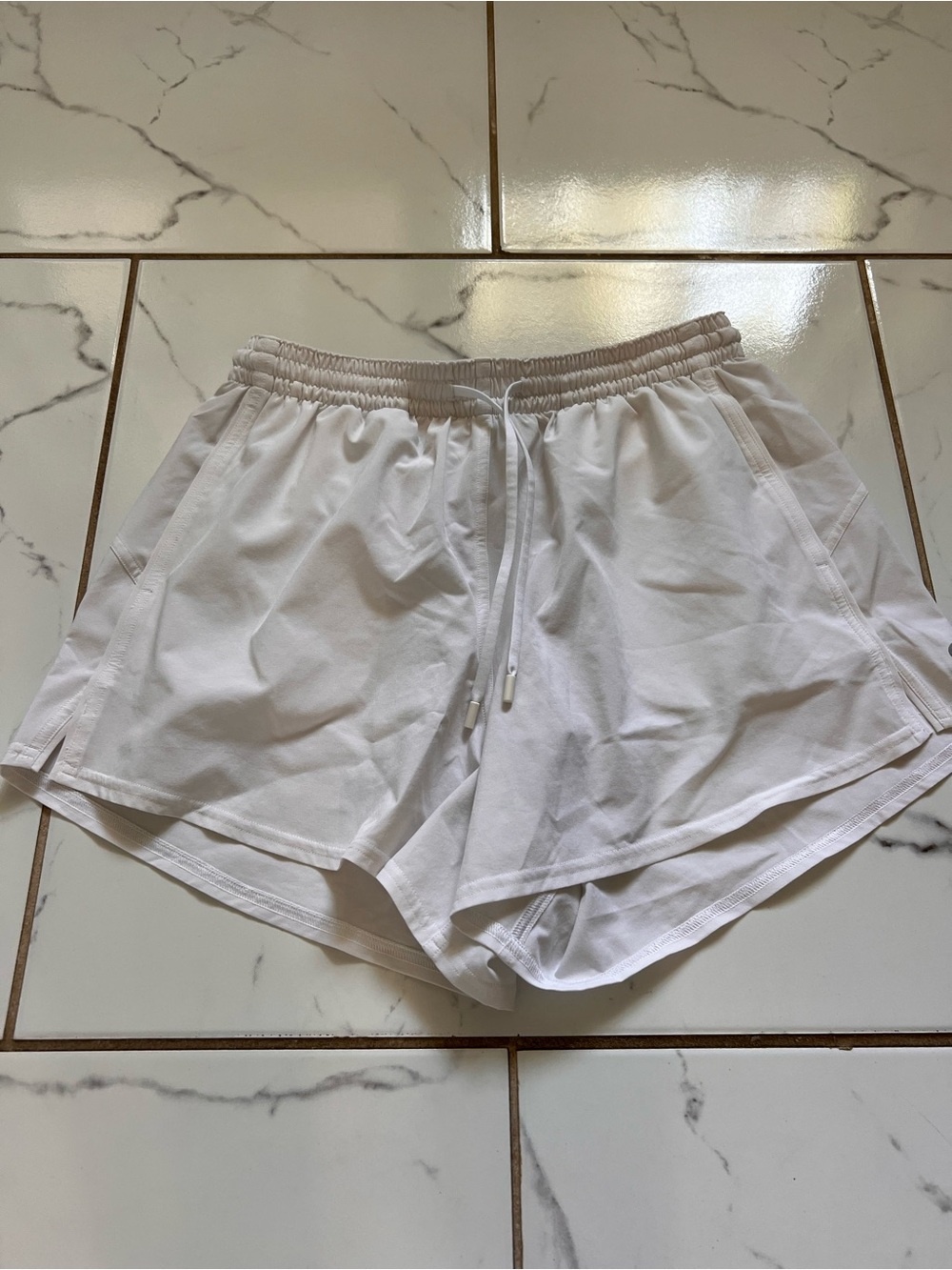 Lululemon Lightweight High-Rise Relaxed Short 3” White Size 6 NWOT